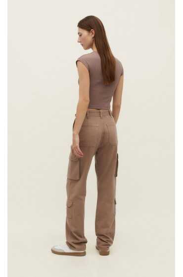 شلوار پارچه ای جیبدار دور کمر قابل تنظیم زنانه شتری استرادیوریوس