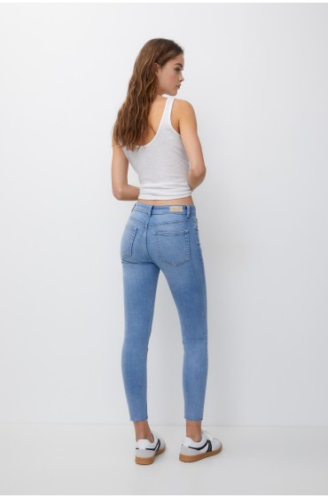 شلوار جین کوتاه قد بلند زنانه آبی کمرنگ پل اند بیر