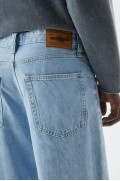 شلوار جین گشاد اولیه مردانه نیلی رنگ پریده پل اند بیر