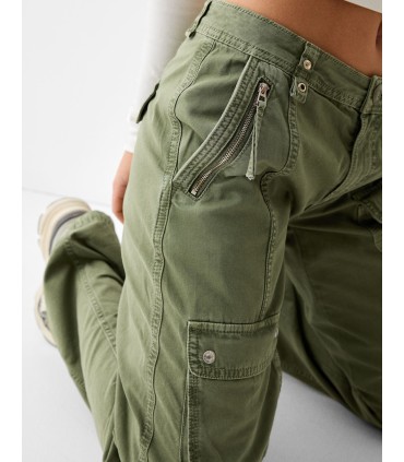 شلوار پارچه ای جیبدار نخی فاق کوتاه با بند زنانه خاکی برشکا
