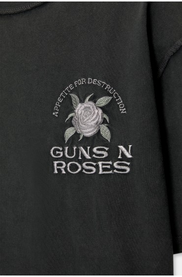 تیشرت گلدوزی شده Guns N’ Roses مردانه خاکستری پل اند بیر