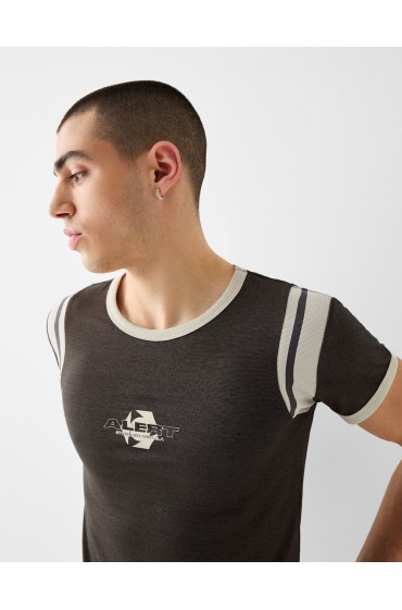 تیشرت آستین کوتاه چاپ شده اسلیم فیت مردانه خاکی برشکا