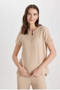 تیشرت آستین کوتاه یقه خدمه سنتی زنانه رنگ بژ دیفکتو