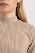 تیشرت آستین کوتاه نیم یقه فیت معمولی زنانه استخوانی دیفکتو
