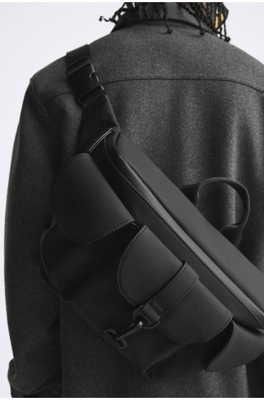 کیف دوشی لاستیکی با جیب مردانه مشکی  زارا