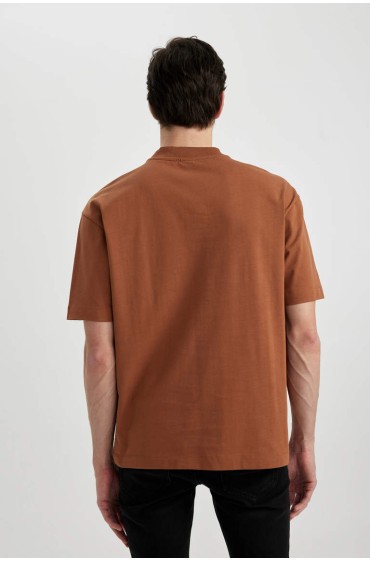 تیشرت آستین کوتاه با یقه فیت اورسایز مردانه قهوه ای روشن  دیفکتو