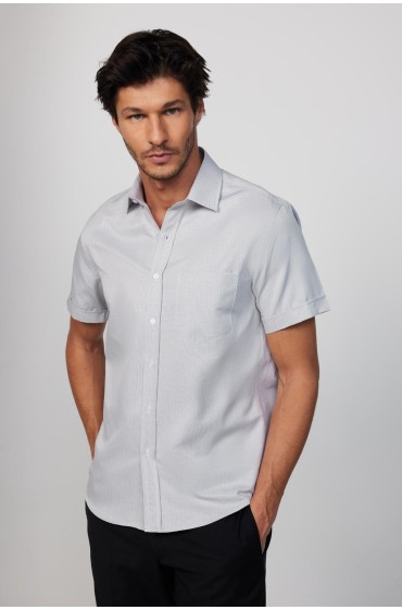 پیراهن مردانه تابستانی نخی طوسی تابستانی یقه‌دار با آستین کوتاه و متناسب مردانه خاکستری  ال سی وایکیکی