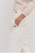شلوار پارچه ای راسته با سه دکمه در هر درز بغل زنانه سفید زارا
