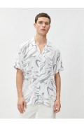 تیشرت تابستانی آستین کوتاه یقه رو به پایین چاپ انتزاعی ویسکوز با جزئیات مردانه اکرو الگوی  کوتون