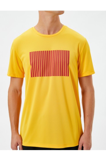 تیشرت اسپرت با یقه آستین کوتاه طرح گرافیکی مردانه رنگ زرد  کوتون