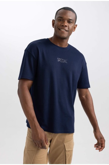 تیشرت پارچه ای سنگین با یقه آستین کوتاه طرح گرافیکی Comfort Fit مردانه آبی سرمه ای  دیفکتو