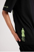 تیشرت آستین کوتاه طرح گرافیکی یقه پشت یک تکه Comfort Fit مردانه مشکی  دیفکتو