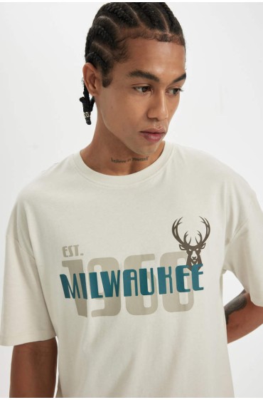 تیشرت آستین کوتاه یقه کوتاه DeFactoFit NBA Milwaukee Bucks Comfort Fit Crew مردانه استخوانی  دیفکتو