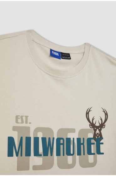 تیشرت آستین کوتاه یقه کوتاه DeFactoFit NBA Milwaukee Bucks Comfort Fit Crew مردانه استخوانی  دیفکتو