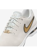 کتونی گلف مدل Nike Air Zoom Victory Tour 3 NRG رنگ سفید/نقره ای فلزی/مشکی/طلای متالیک مردانه نایک