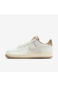 کتونی ایر فورس 1 مدل Nike Air Force 1 '07 LV8 رنگ سامیت سفید/خاکی/شیر نارگیل/سفید سامیت مردانه نایک