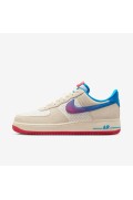 کتونی ایر فورس 1 مدل Nike Air Force 1 '07 LV8 رنگ شیر نارگیل / بادبان / قرمز دانشگاهی / عکس آبی مردانه نایک