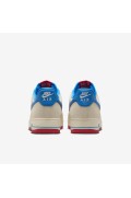 کتونی ایر فورس 1 مدل Nike Air Force 1 '07 LV8 رنگ شیر نارگیل / بادبان / قرمز دانشگاهی / عکس آبی مردانه نایک