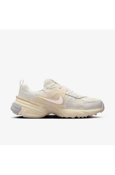 کتونی ورزشی مدل Nike V2K Run رنگ عاج کم رنگ / شیر نارگیل / ماسه دریفت / عاج کم رنگ زنانه نایک