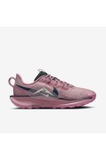 کتونی رانینگ مدل Nike Pegasus Trail 5 رنگ گرد و غبار آلو/بنفش پلاتین/فراتر از نقره ای صورتی/فلزی زنانه نایک